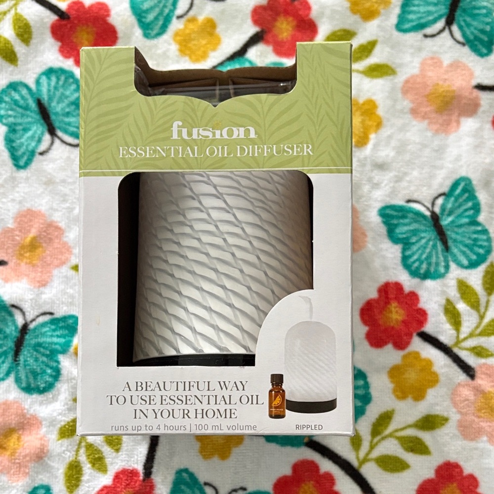 Rippled White Essential Oil Diffuser